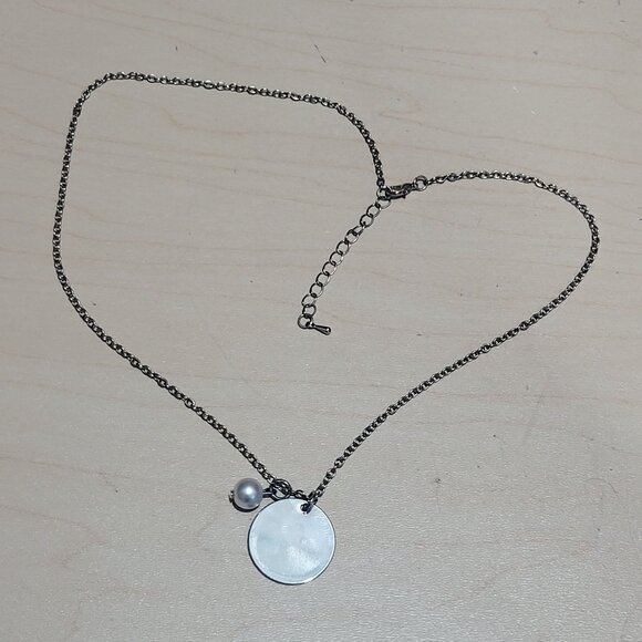 Thankful and Grateful Circular Pendant Silver Toned Necklace - Picture 9 of 12